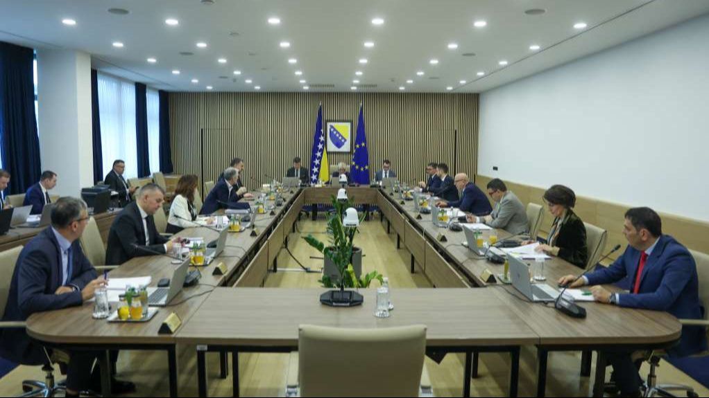 Danas zasjeda Vijeće ministara BiH: Hoće li ponovo rasti plate državnim funkcionerima?