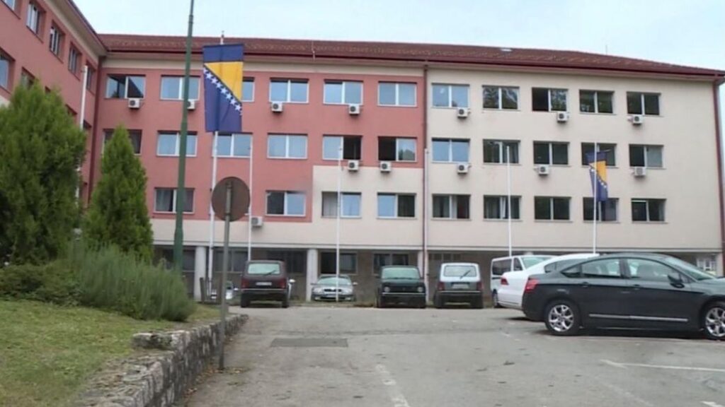 Deset godina zatvora za Bišćanina optuženog da je godinama seksualno iskorištavao maloljetnu kćerku