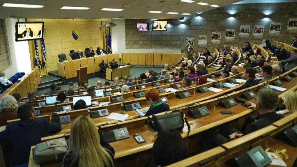 SDA ima 31 mandat, SDP 16: Ko može sastaviti vlast i bez HDZ-a BiH?. Fena