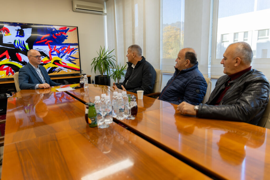 Gradonačelnik Lugavić održao sastanak sa predstavnicima Saveza dobitnika najvećih ratnih priznanja Tuzlanskog kantona