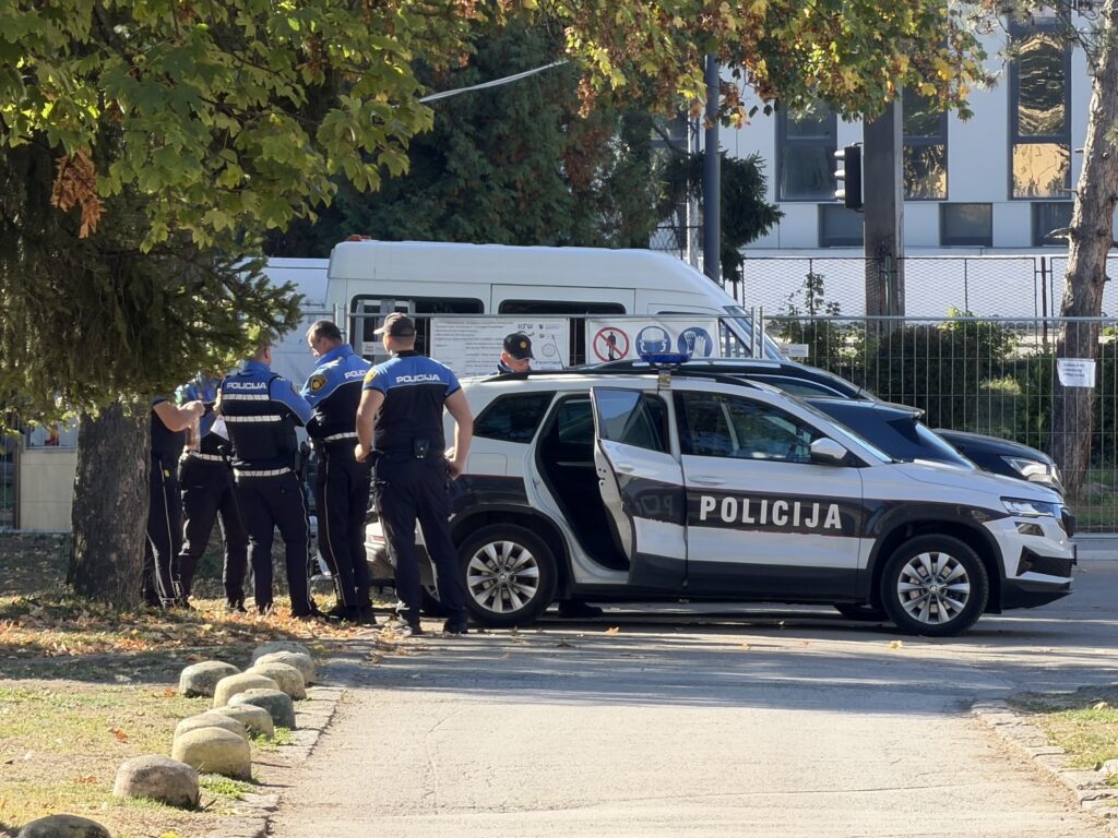 Incident u tuzlanskoj srednjoj školi: Učenik navodno uputio ozbiljne prijetnje vršnjacima, roditelji zabrinuti