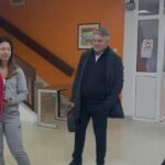 Komšić strpljivo sa građanima čekao u redu za glasanje