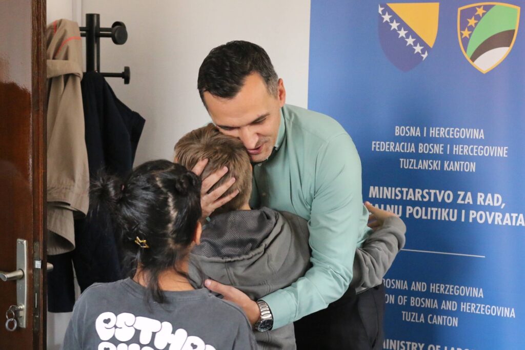 Mališani iz Doma za djecu bez roditeljskog staranja Tuzla posjetili resorno ministarstvo