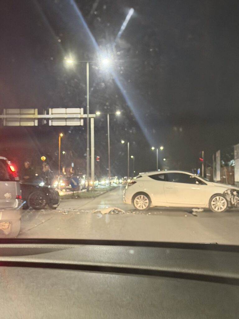 Saobraćajna nesreća u Tuzli: Sudarila se dva vozila