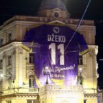 Sarajevo u znaku Edina Džeke: Ogroman dres s brojem 11 postavljen u centru grada