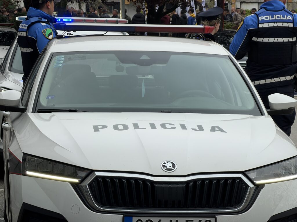 Lukavac: Određen jednomjesečni pritvor osumnjičenom za pokušaj iznude 15.000 KM i razbijanje stakala na četiri vozila
