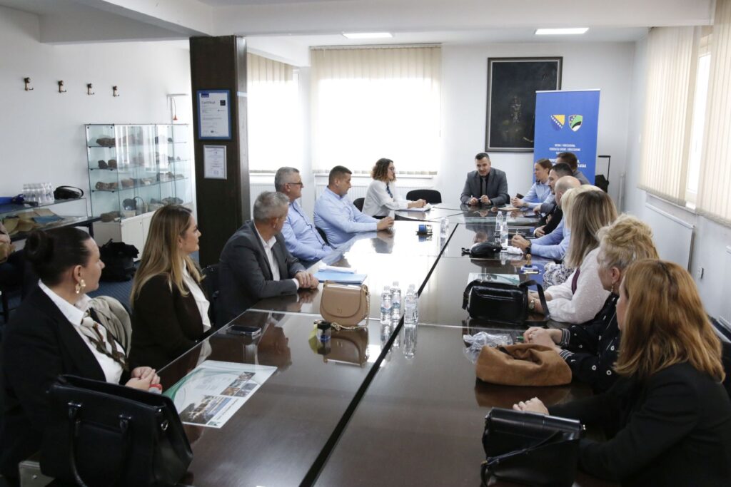 Vlada TK: Ulaganje u opremu centara za socijalni rad (FOTO)