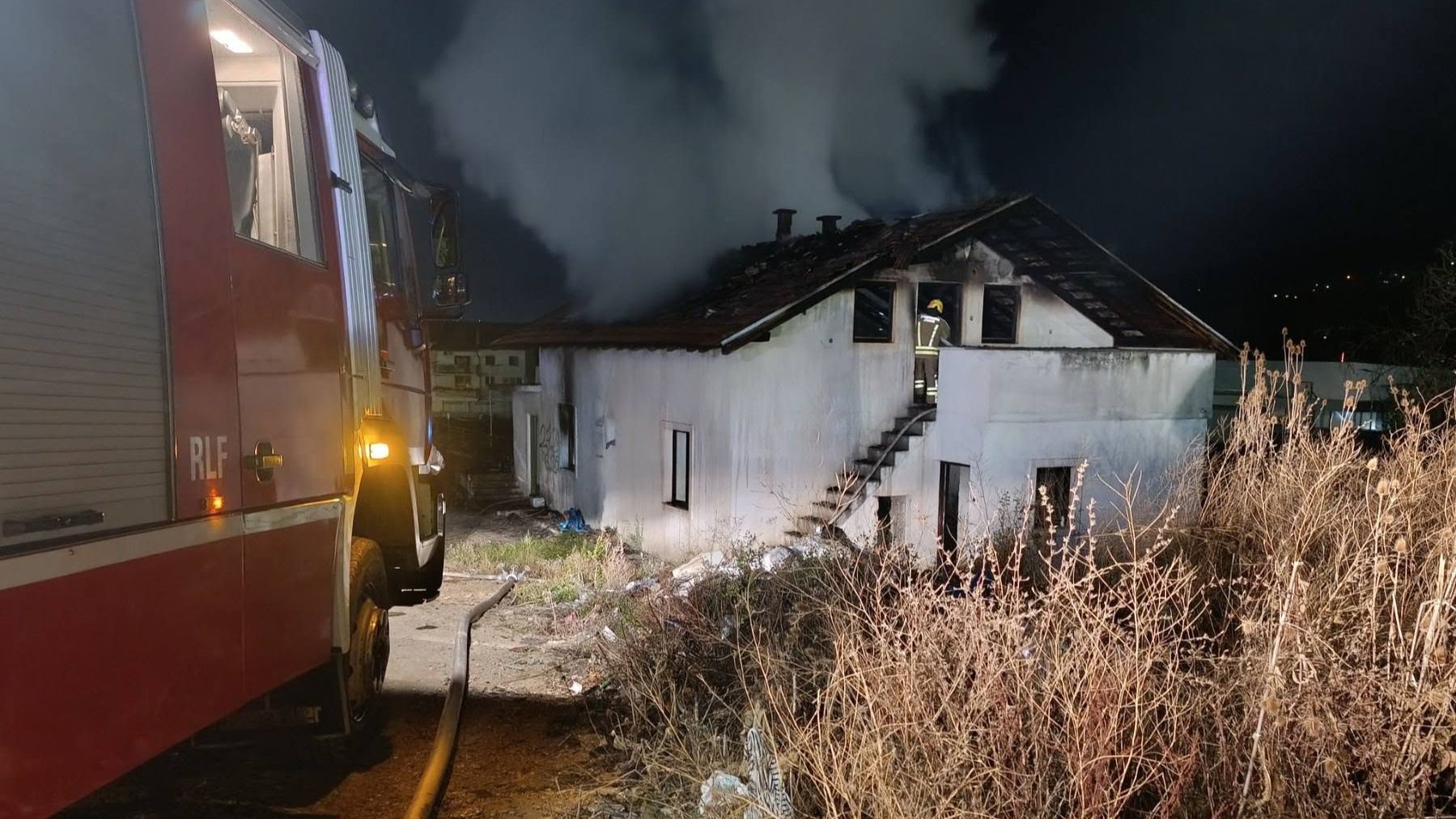Izgorjela krovna kontrukcija. Vatrogasno društvo Vogošća