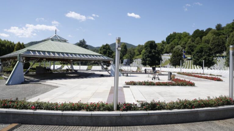 Mmeorijalni centar Srrebrenica. FENA