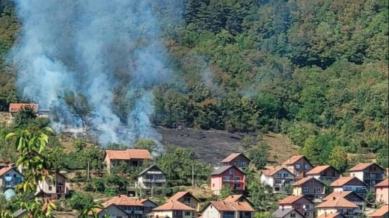 Veliki požar na deponiji u Goraždu. Fena (Fotografija ne prikazuje stvarni događaj)
