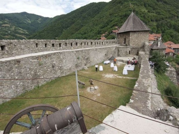 Zenička tvrđava Vranduk omiljena destinacija turista i učenika